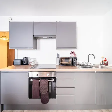 Fancy 2-Bedroom Apartment With 2 Bathrooms In Bradford Town Centre Exterior photo