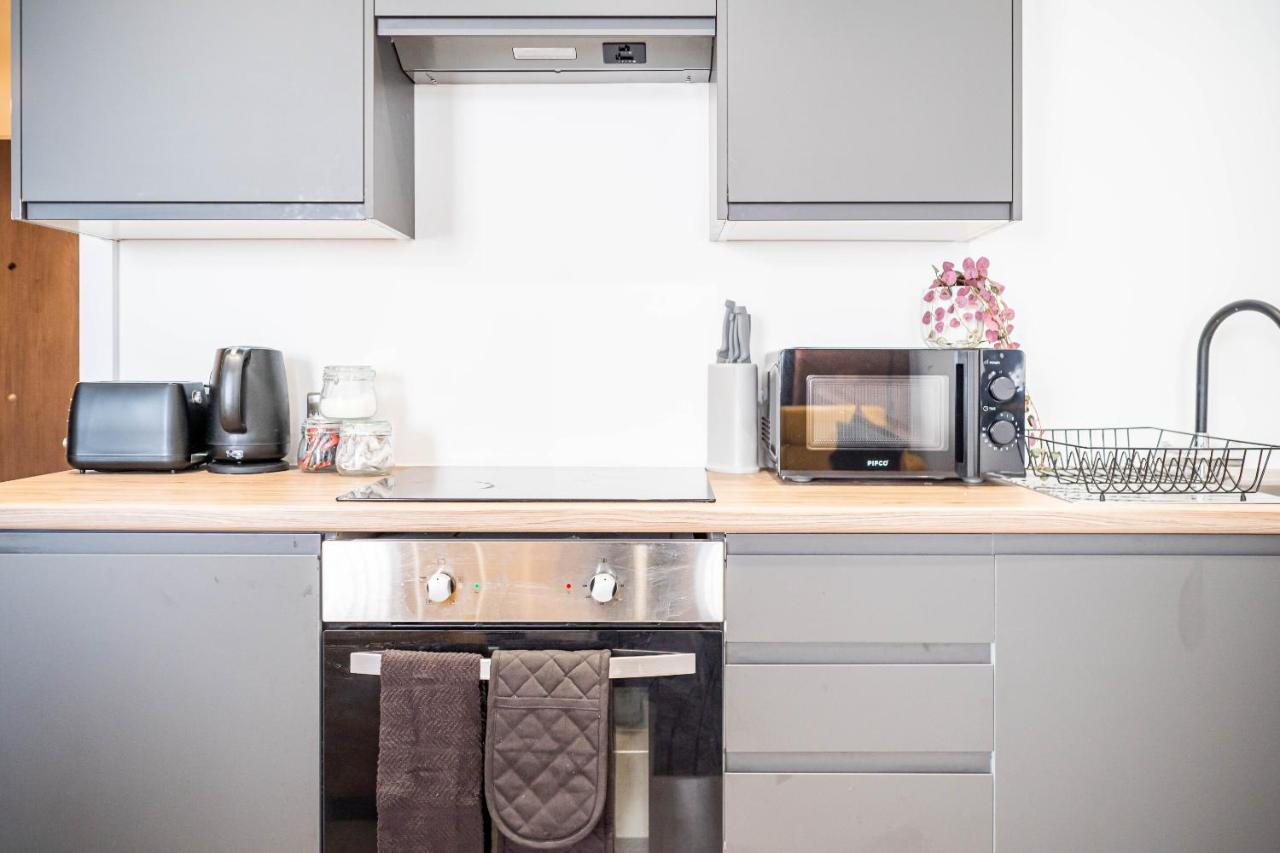 Fancy 2-bedroom With 2 Bathrooms In Bradford Town Centre Apartment